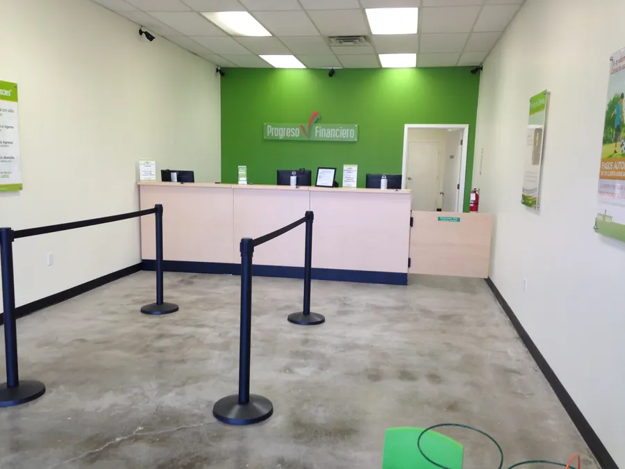 Progreso Financiero store interior